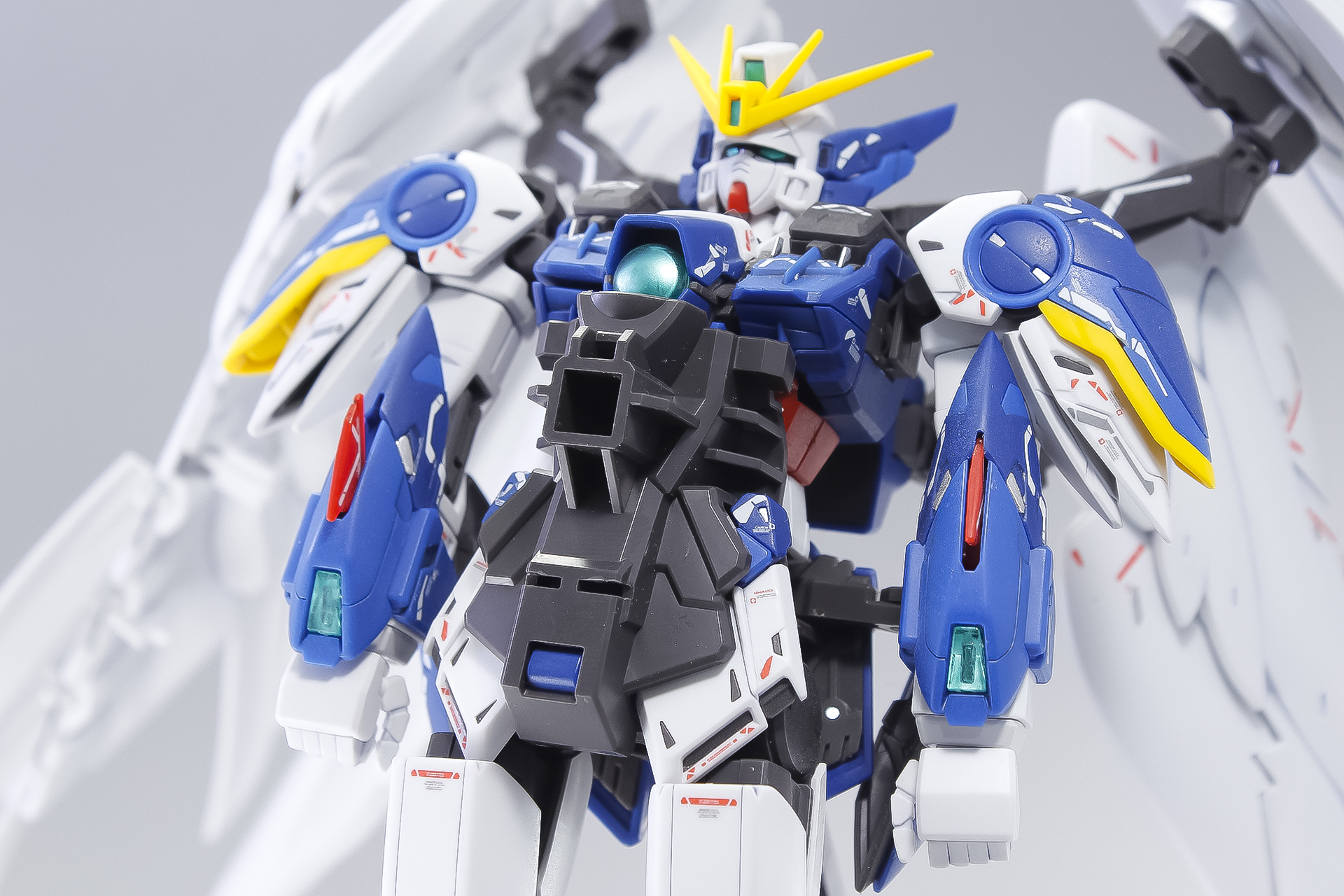 公式専門店 MG ベース限定 ウイングガンダムゼロEW Ver.Ka チタニウム